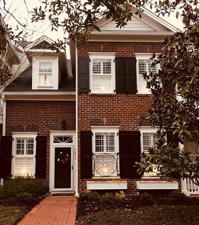 2nd image of 1813 Tennyson Row