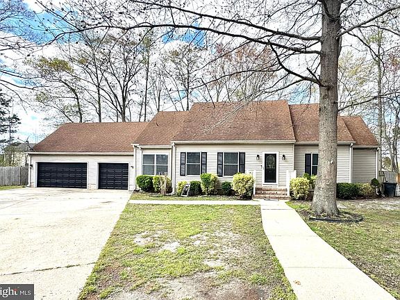 2nd image of 833 White Oaks Ln