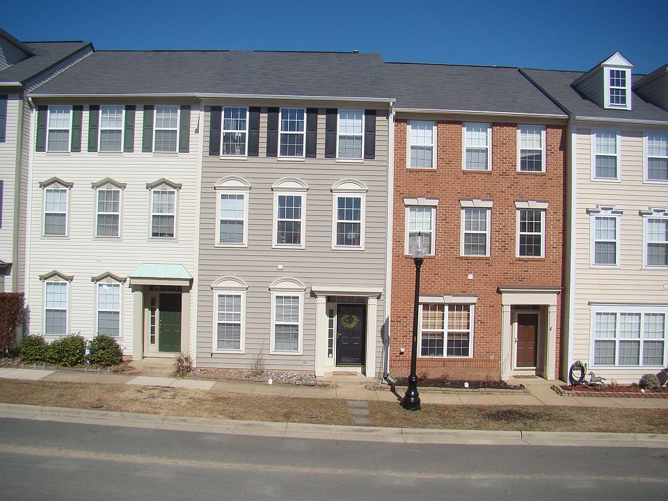 Close to pool/splash park