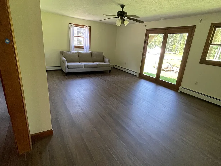 living room 21' x 14'