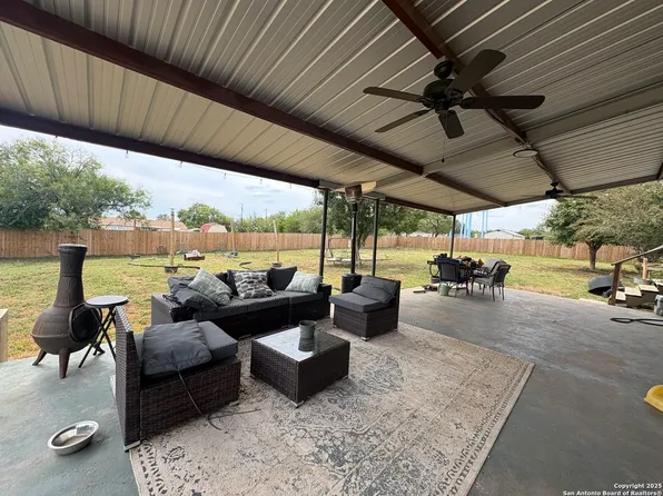 345 County Road 5634, Castroville, TX 78009