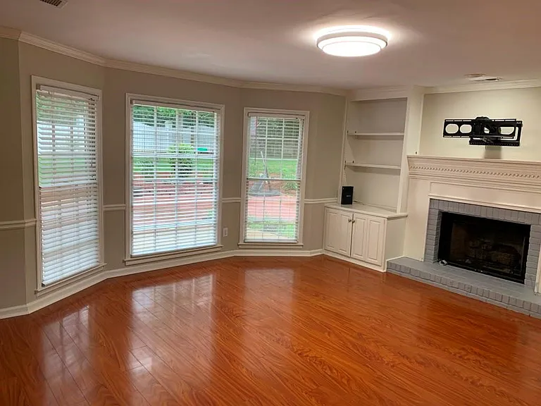 3014 Eglantine Ct — Photo 3