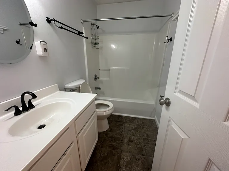 1213 Leslie Ct — Photo 8