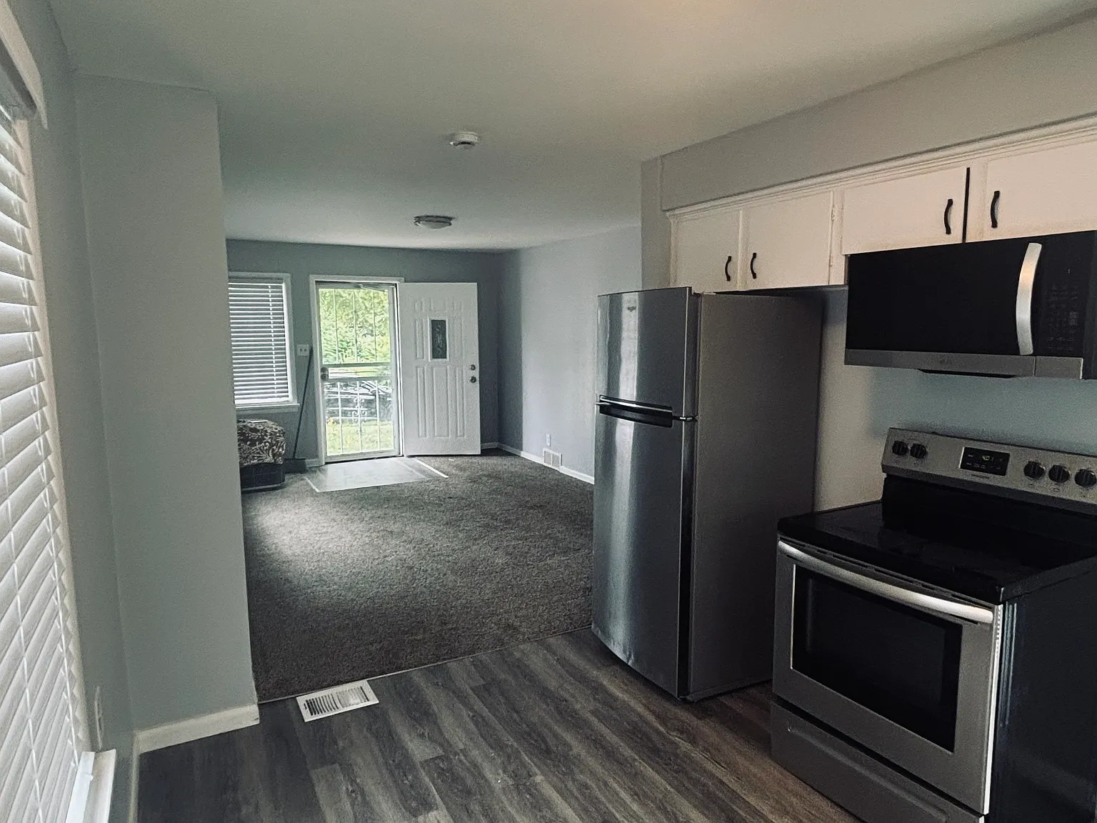 2 bed, 1200 sqft, $1,500 — Photo 2