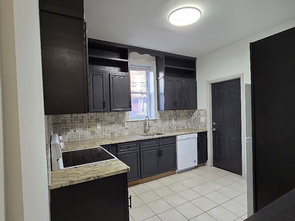 1st image of 3217 W Montgomery Ave #A