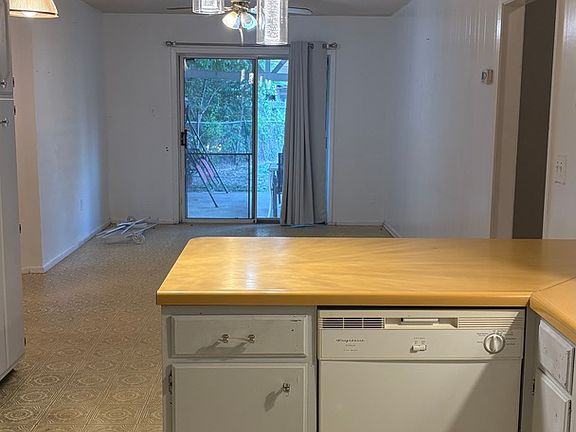 5th image of 5406 Clover Dr.