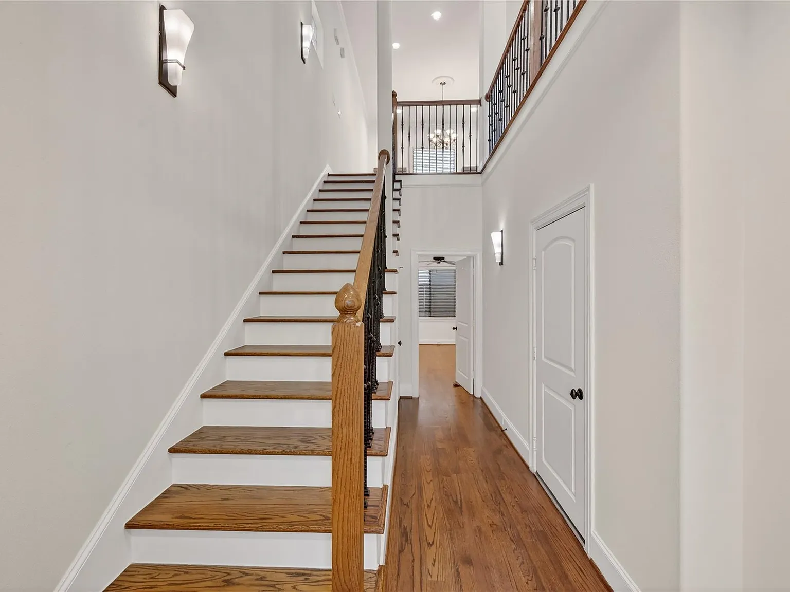 3 bed, 3.5 bath, 2670 sqft, $3,300 — Photo 4