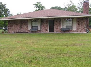 824 Spruce St, Waveland, MS 39576