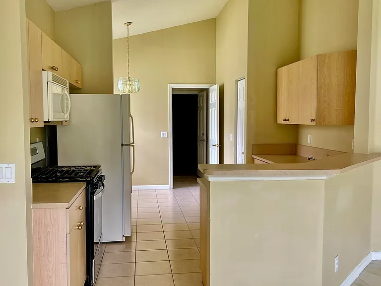 185 NW Willow Grove Ave — Photo 10