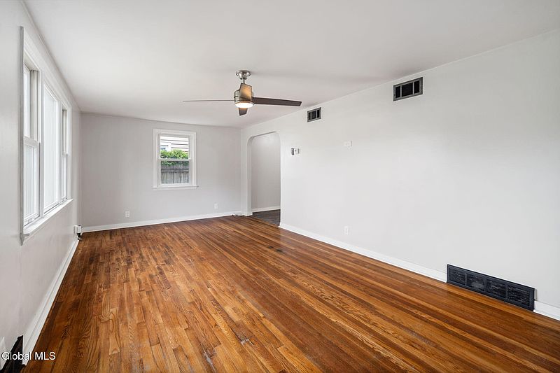 4th image of 2115 Fiero Avenue