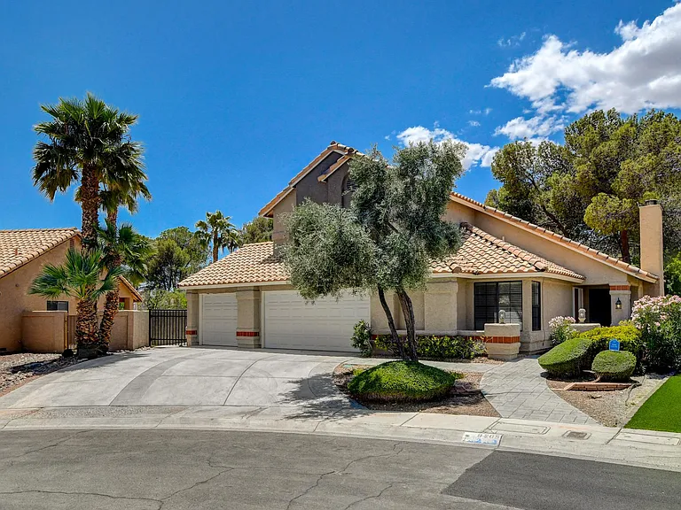 9205 Sandy Shores Dr — Photo 8
