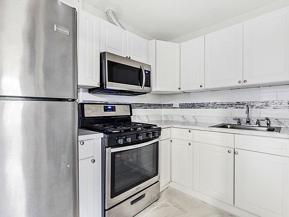 4th image of 1200 E 53rd St APT 3V