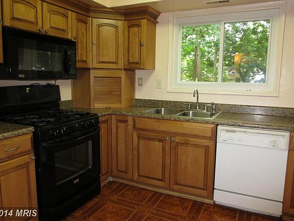 3rd image of 7837 Winona Ct