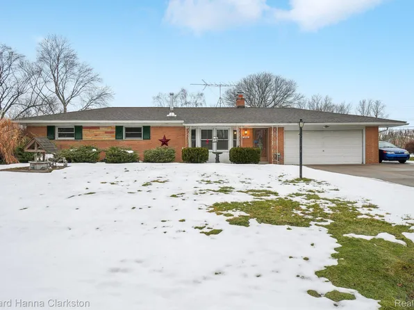 2763 Huntington Park Dr, Waterford, MI 48329