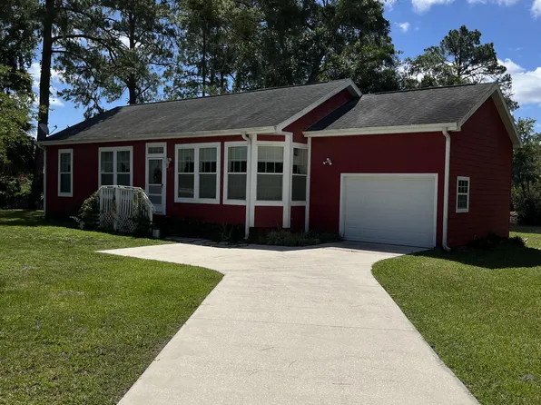 227 N LAKE Drive, Crescent City, FL 32112