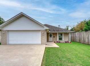 1147 Chicago Ave, Nederland, TX 77627
