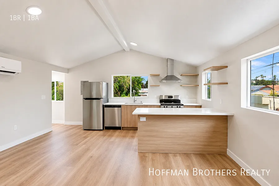 3018 9th Ave Los Angeles, CA 90018 — Photo 2