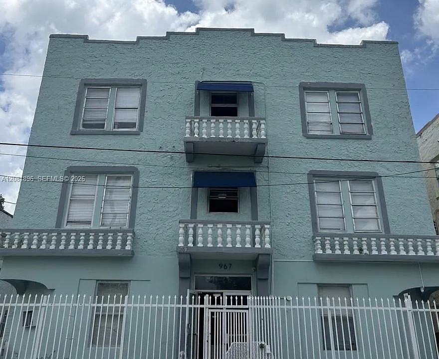 967 SW 5th St #16