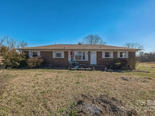 2829 Long Cir, Iron Station, NC 28080