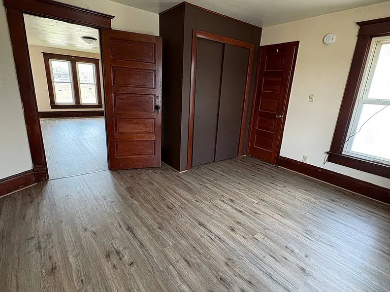 103 1st St NE #2 — Photo 3