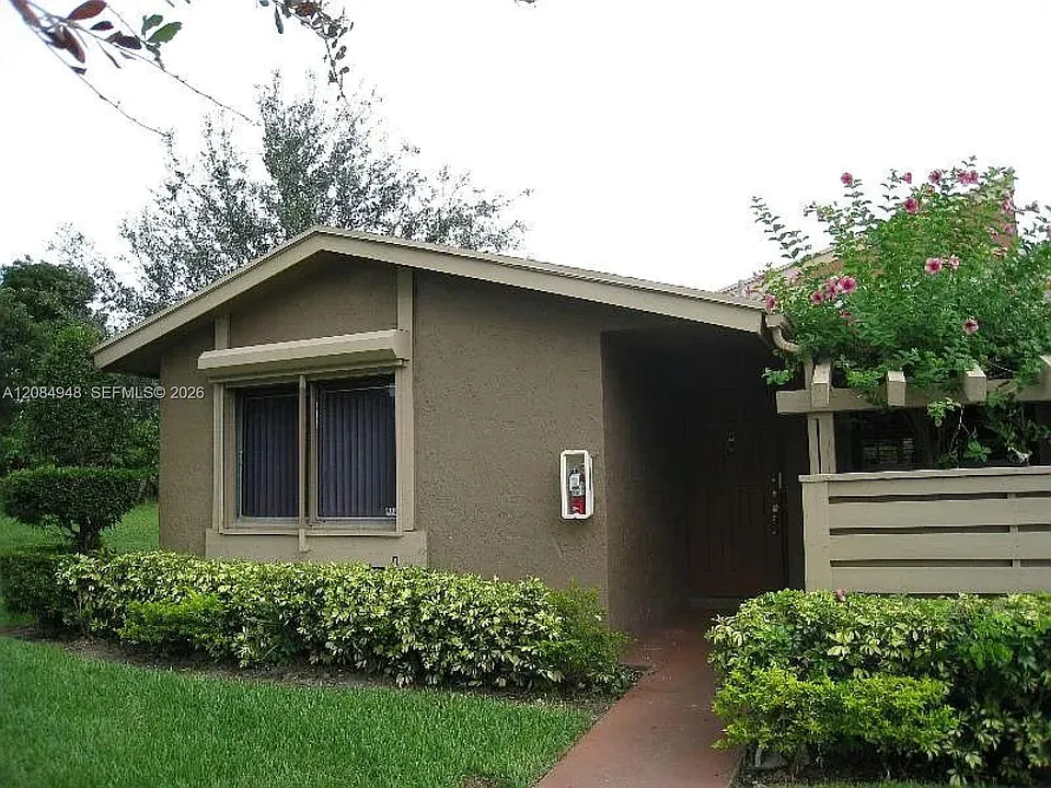 447 Lakeview Dr #1