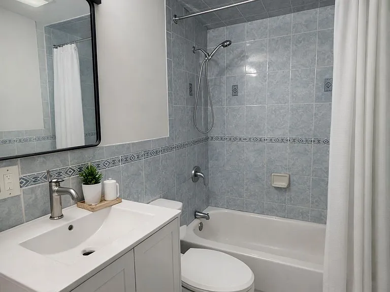 1058 Bond St #2 — Photo 8