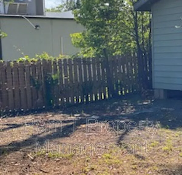 16 Helmken St — Photo 38