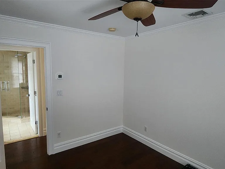 1524 Express Dr S — Photo 8