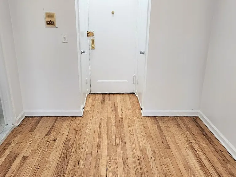 2102 Holland Ave #1D — Photo 6