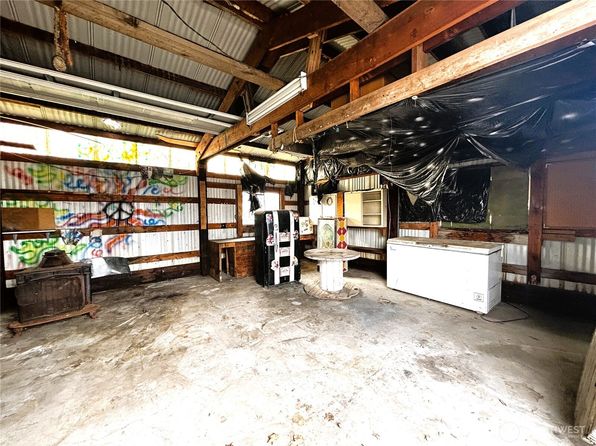 210 W Kelso Avenue, Electric City, WA 99123