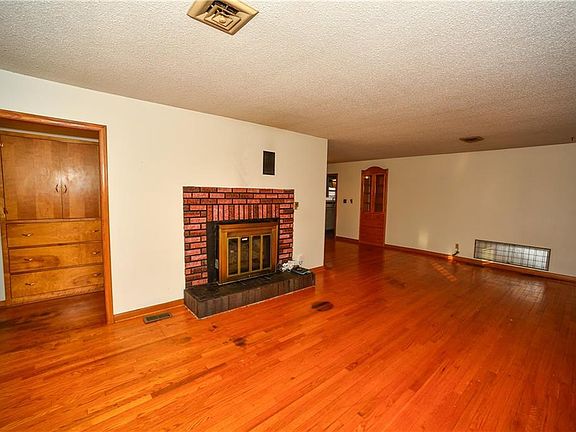 4th image of 3500 Rowland Ave