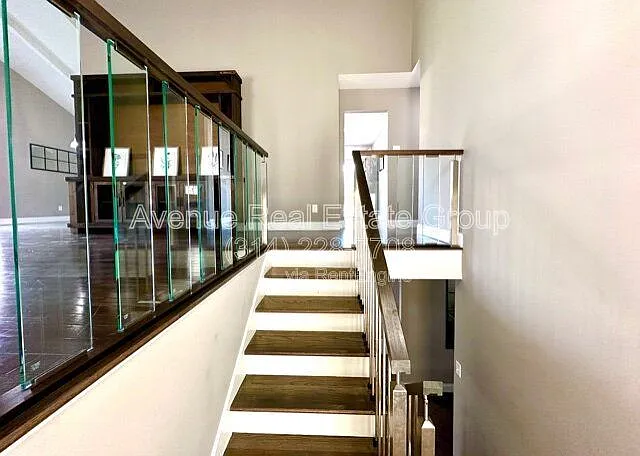 429 Staines Ct — Photo 3
