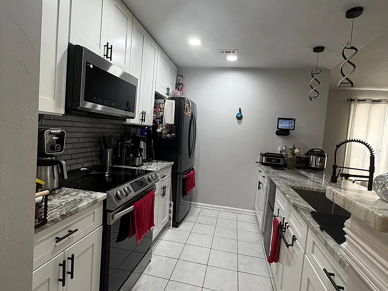 4540 Eltham Park — Photo 11