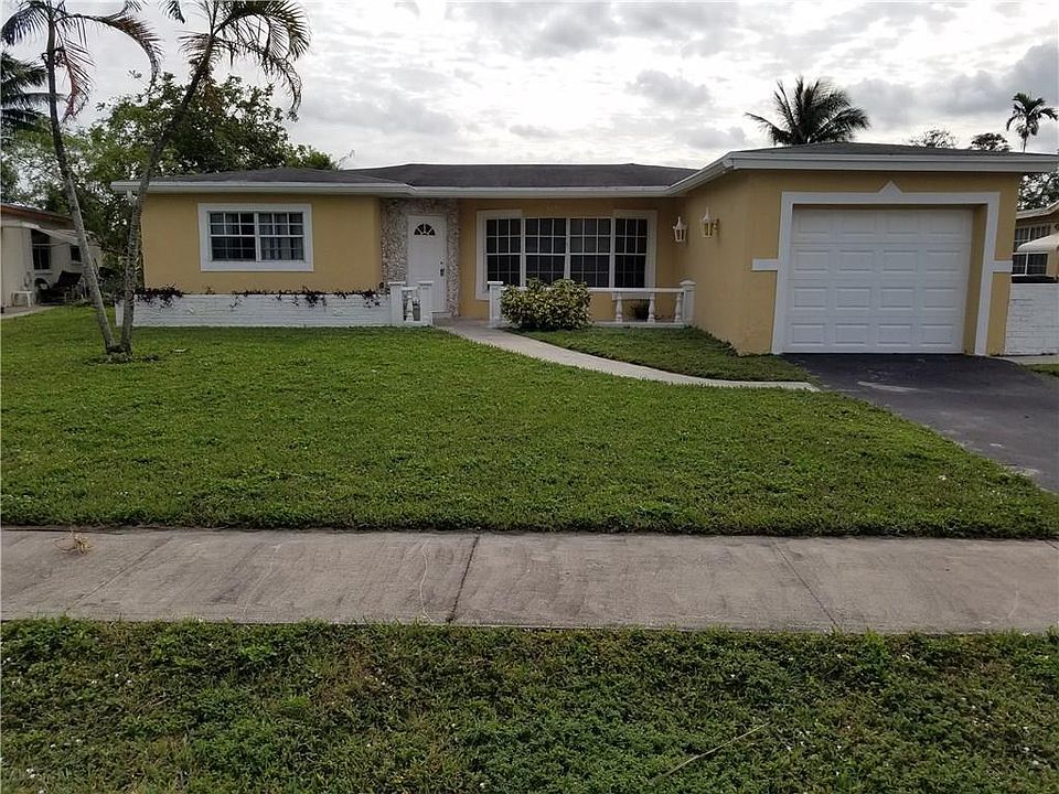 1st image of 3961 NW 45th Ave