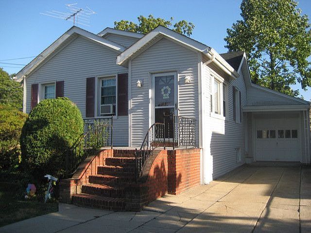 2nd image of 501 Park Ct