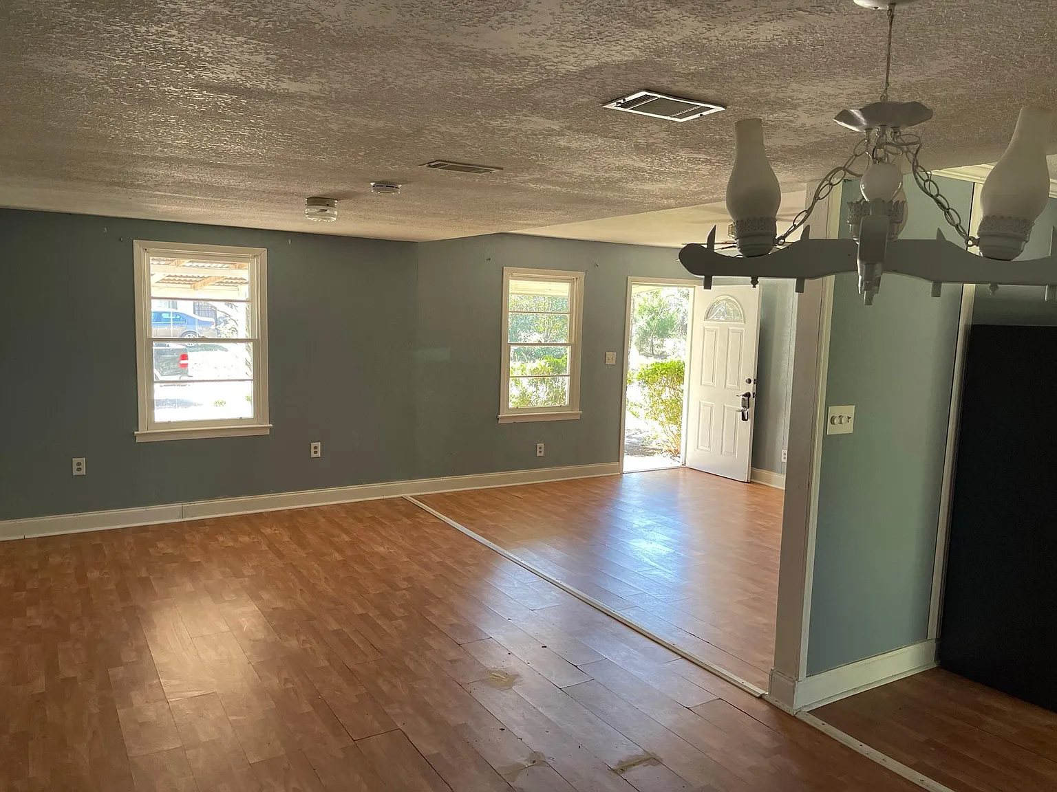 214 Whitehead Dr — Photo 1
