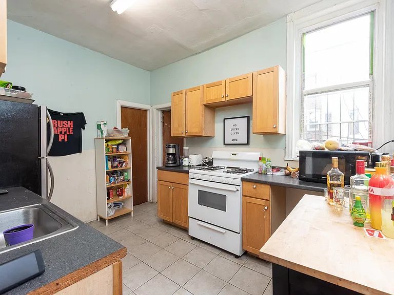3217 Winter St — Photo 3
