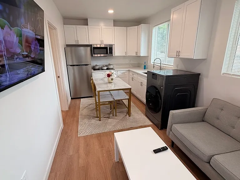 6917 Vanalden Ave — Photo 5