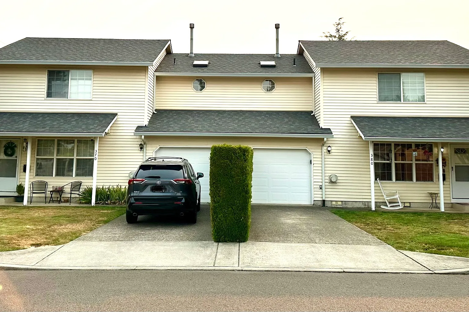 3 bed, 2.5 bath, 1400 sqft, $2,300 — Photo 2