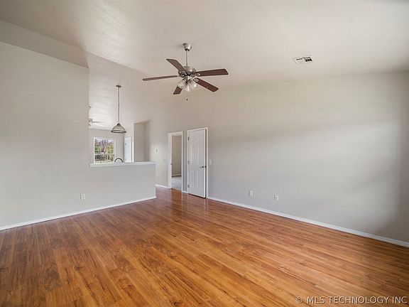 5th image of 2201 N Chambers Ave