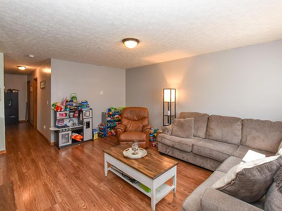 4th image of 285 Merchant Ave