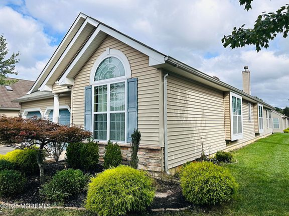 5th image of 10 Woodview Drive