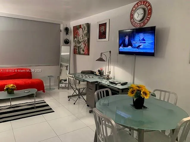 The Decoplage Condo — Photo 2