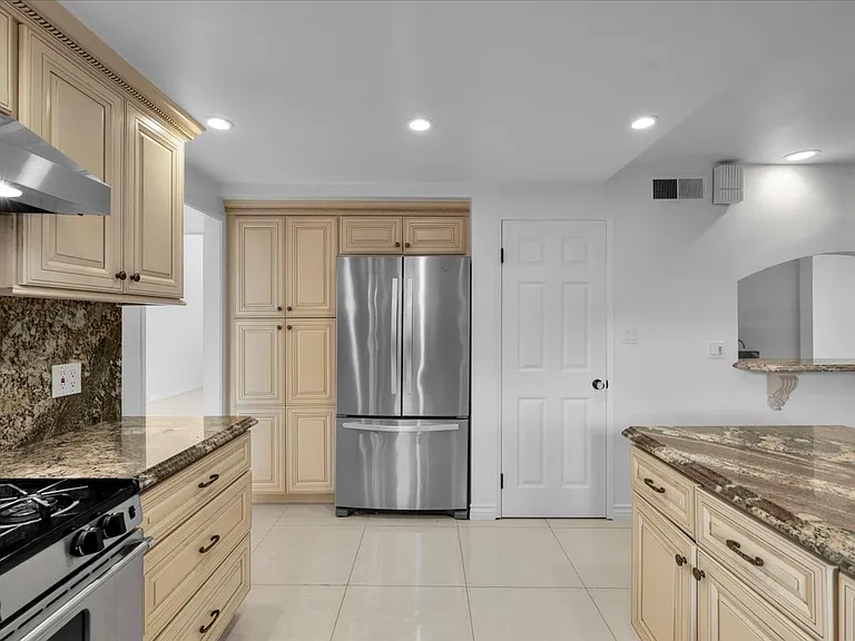 2222 Pier Ave — Photo 45