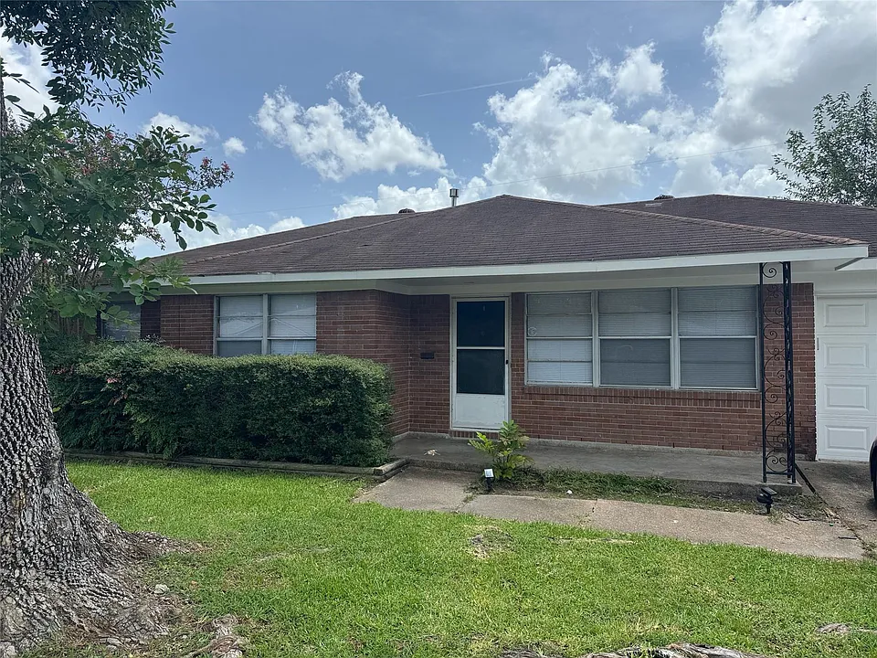 217 W Twickenham Trl
