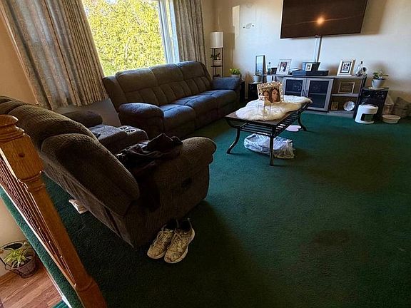 4th image of 914 Suellen Dr