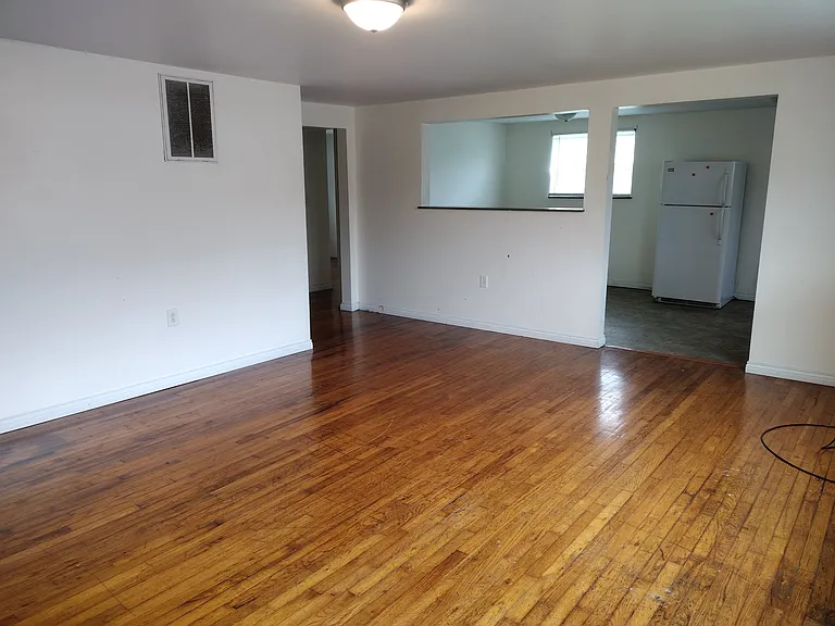 1014 Elm St — Photo 13