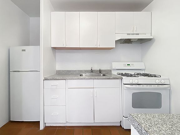 4th image of 343 E 30th St APT 4E