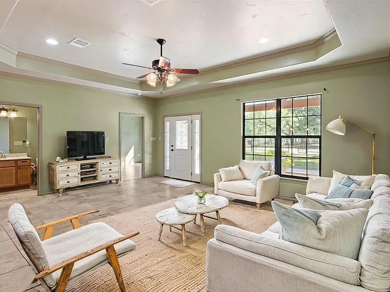 1404 Kings Valley Dr — Photo 6