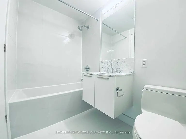 3 Gloucester St #913 — Photo 9